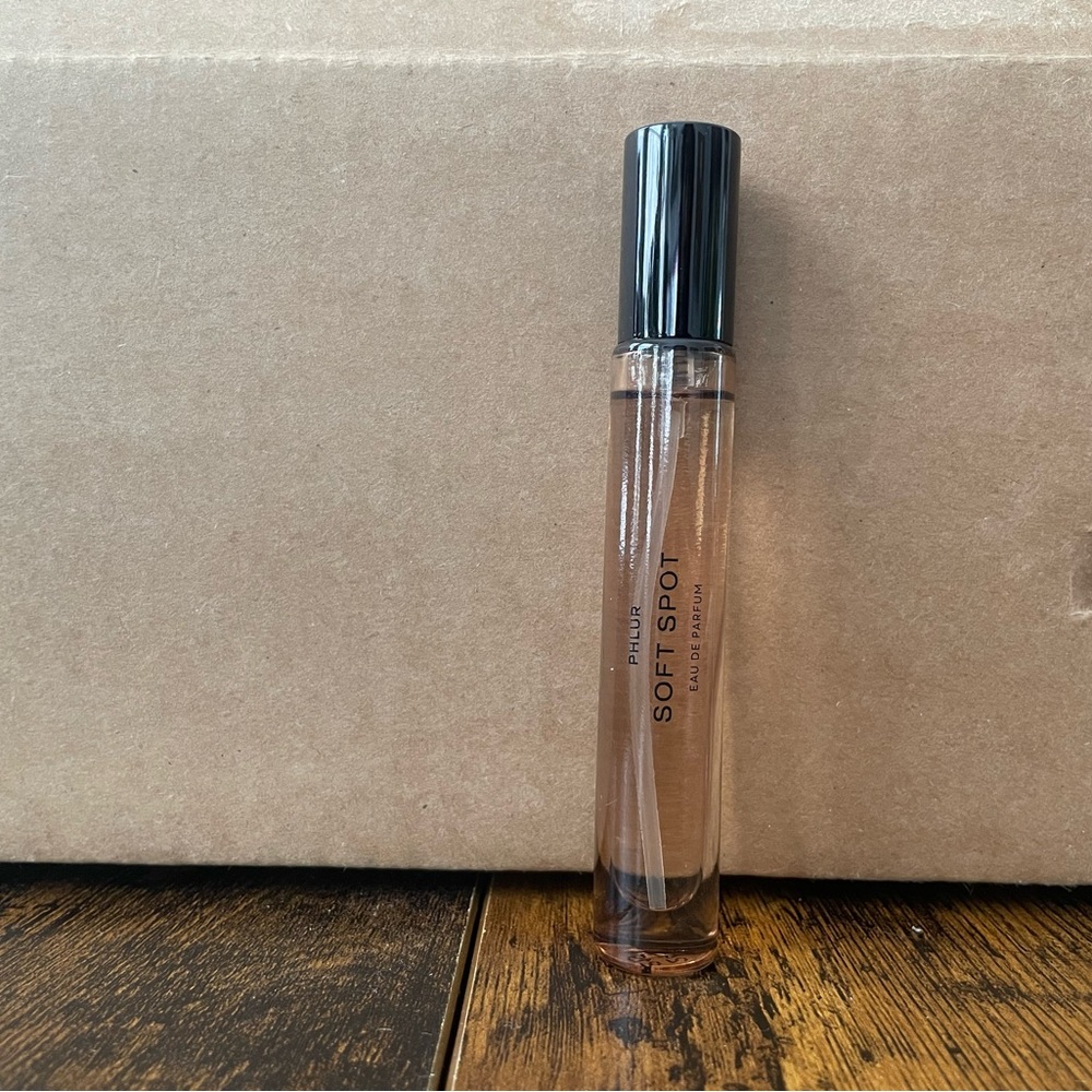 Phlur - Soft Spot 9.5 ml Travel Size
